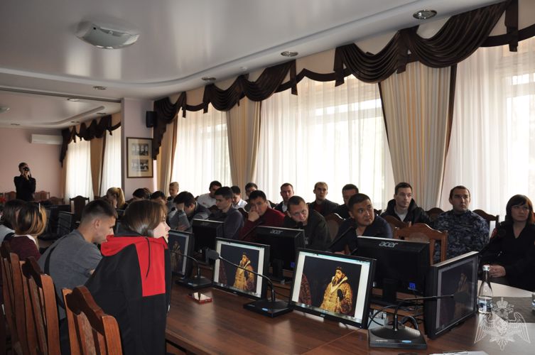 Астраханские росгвардейцы в преддверии Дня народного единства приняли участие в патриотическом мероприятии