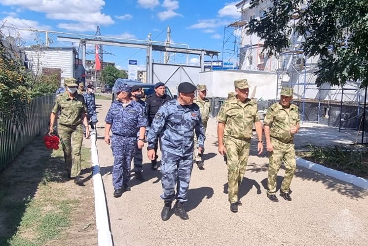 Командующий Южным округом проинспектировал подразделения Управления Росгвардии по Астраханской области