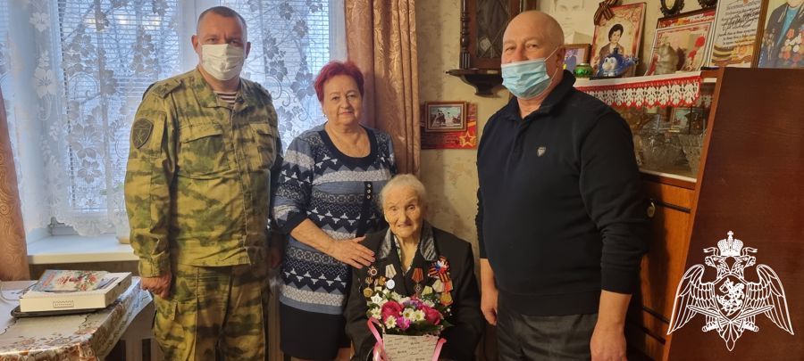 В Астрахани росгвардейцы присоединились к Всероссийской акции «С Новым годом, ветеран!»