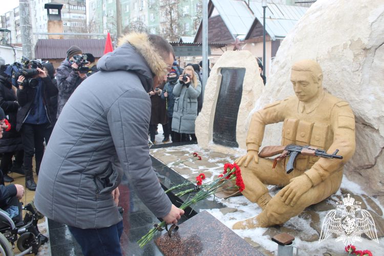 В Астрахани росгвардейцы почтили память воинов-интернационалистов