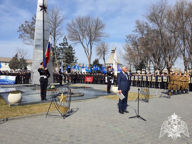 К патриотической акции «Растим патриотов России» присоединились росгвардейцы в Астрахани