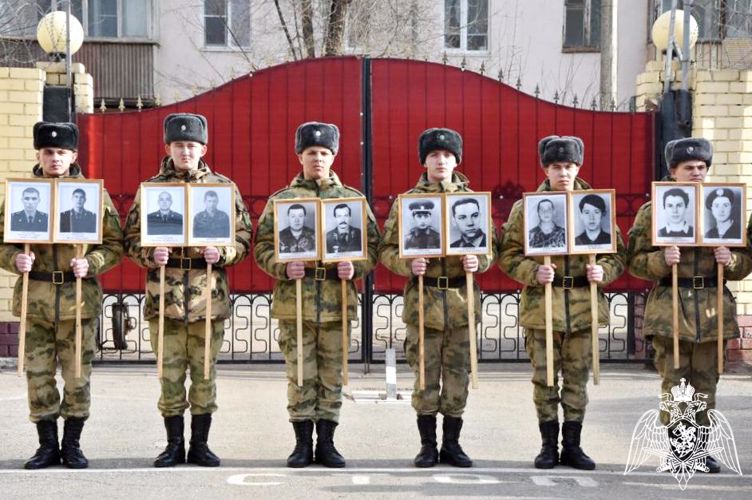 Память погибших военнослужащих Росгвардии почтили в Астрахани 
