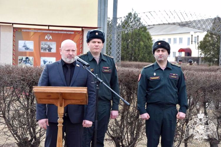 Память погибших военнослужащих Росгвардии почтили в Астрахани 