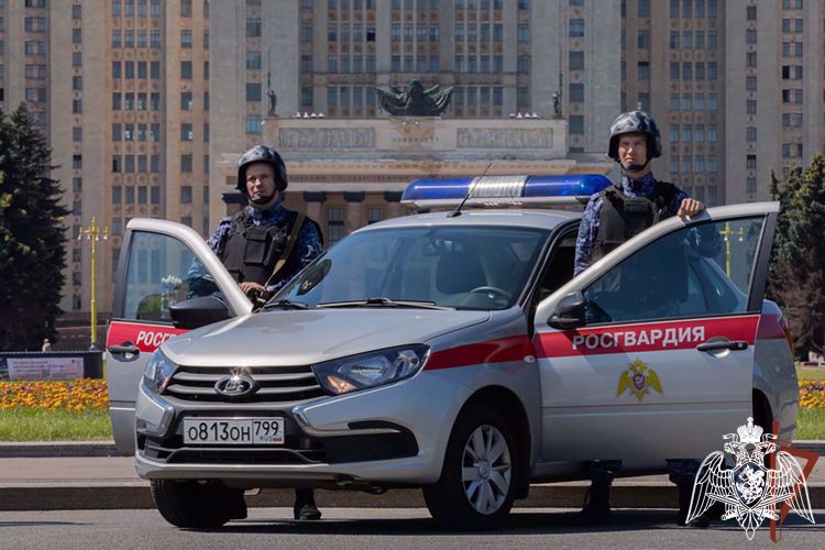 Генерал армии Виктор Золотов поздравил личный состав и ветеранов с Днем создания вневедомственной охраны Поздравление директора Росгвардии генерала армии В.В. Золотова с 71-й годовщиной образования подразделений вневедомственной охраны войск национальной гвардии Российской Федерации