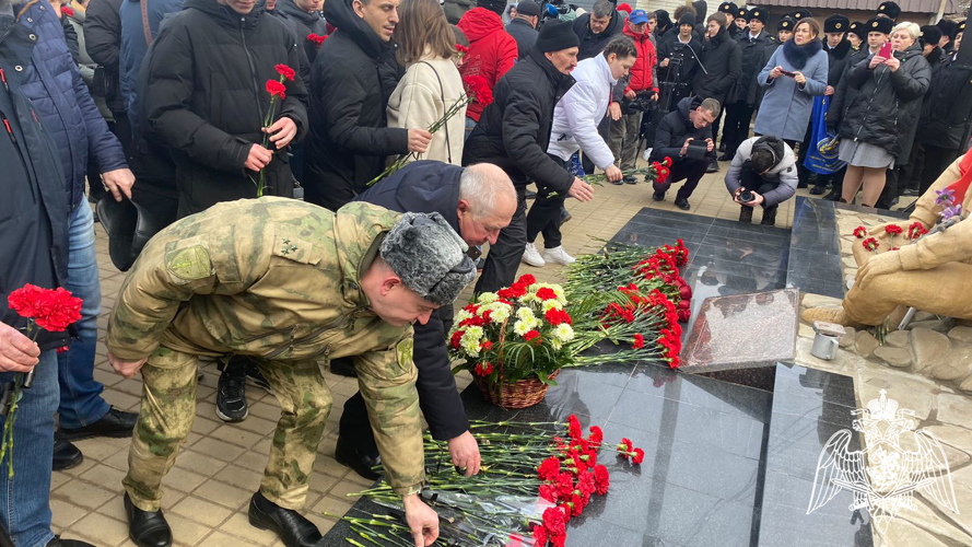В Астрахани росгвардейцы почтили память воинов-интернационалистов