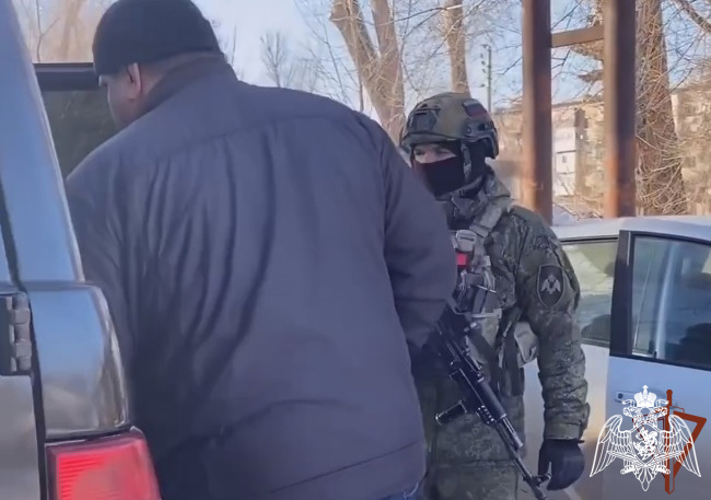 Спецназ Росгвардии задержал подозреваемого в киберпреступлении в Астрахани