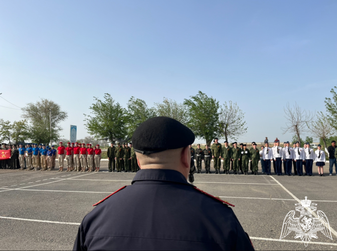 Начальник управления Росгвардии по Астраханской области наградил финалистов юнармейской игры «Победа»