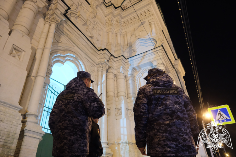Росгвардейцы обеспечили безопасность во время пасхальных гуляний в Астрахани