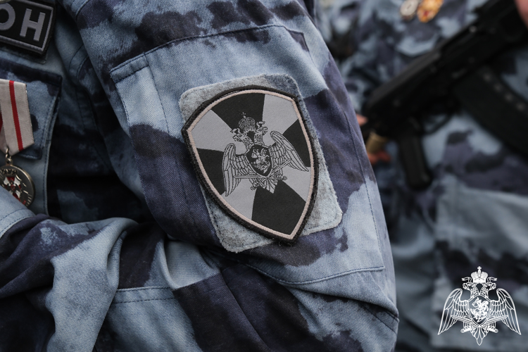 В Астрахани ОМОН Росгвардии и полиция задержали подозреваемого в сбыте сильнодействующих ядовитых веществ