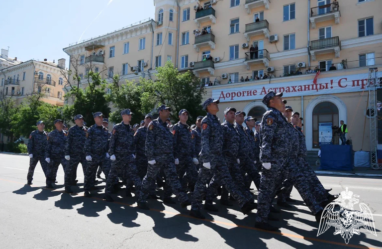 В День Победы росгвардейцы приняли участие в торжественном прохождении парадных расчётов в Астрахани