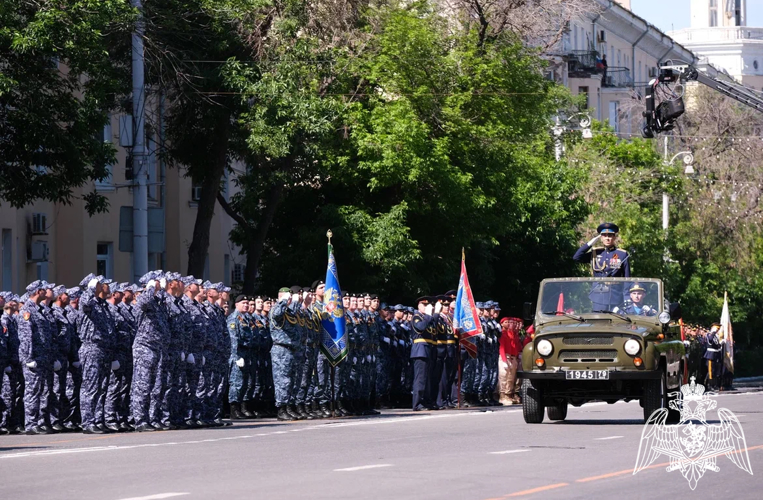 В День Победы росгвардейцы приняли участие в торжественном прохождении парадных расчётов в Астрахани
