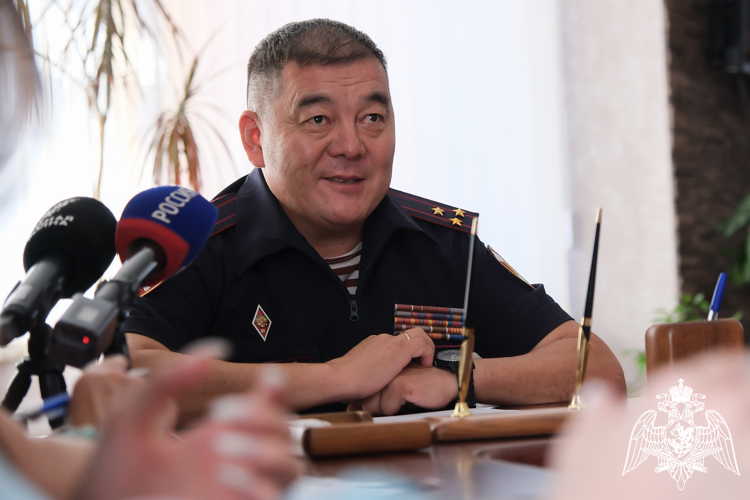 В Астраханской области в 2024-м бойцы ОМОН выполнили около двух тысяч спецзадач