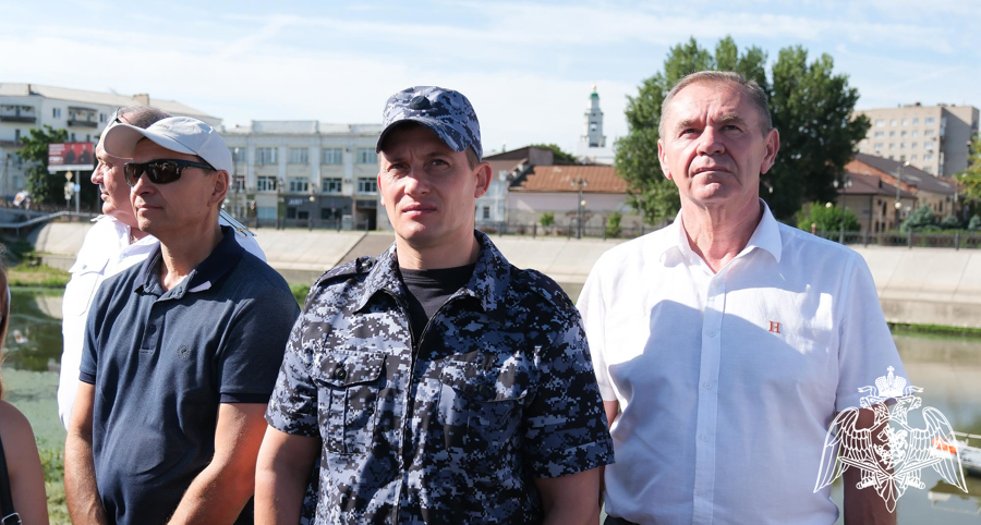 Росгвардейцы приняли участие в открытии Аллеи российской славы в Астрахани