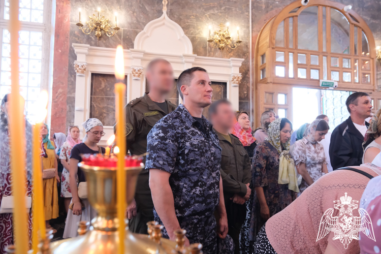 Росгвардейцы встретили чудотворную Казанскую икону Божией Матери в Астрахани
