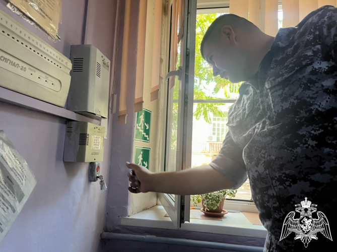 Росгвардия проверила готовность астраханских образовательных учреждений к новому учебному году