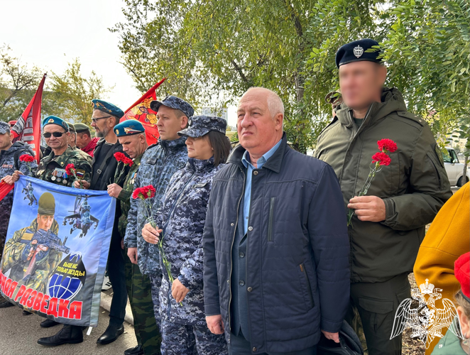Росгвардейцы посетили открытие мемориальной доски Герою России в Астрахани