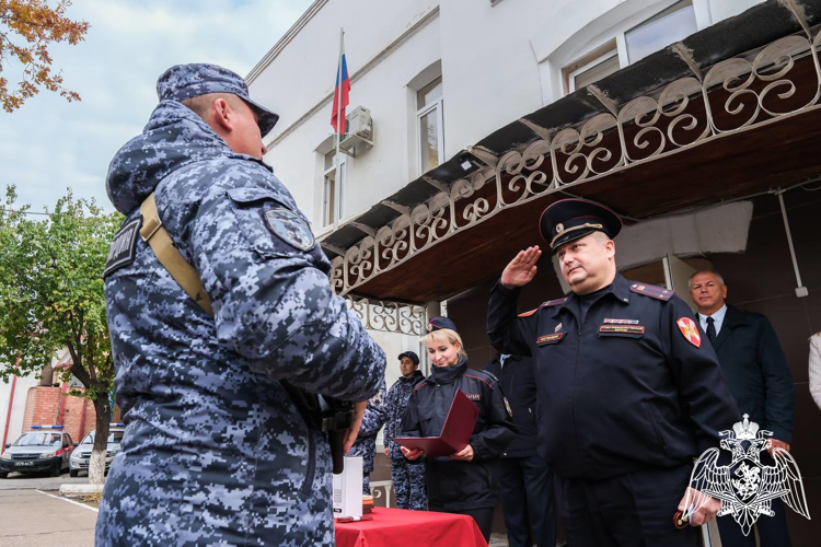 В Астрахани сотрудники вневедомственной охраны Росгвардии отметили профессиональный праздник