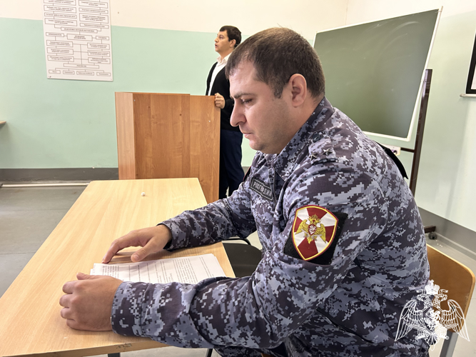 Офицер Росгвардии рассказал астраханским студентам о правилах оборота гражданского оружия