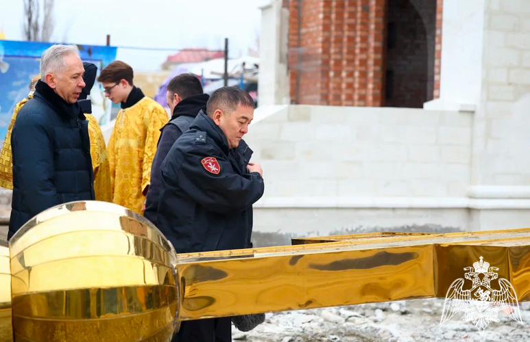 Начальник Управления Росгвардии по Астраханской области посетил церемонию освящения креста для строящегося храма