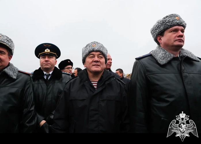 В День Конституции астраханские росгвардейцы посетили церемонию поднятия государственного флага 