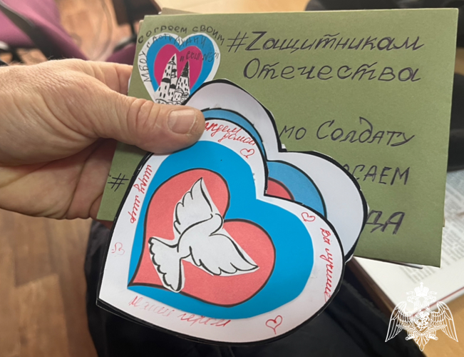 Ветераны Росгвардии передали детские письма астраханцам — участникам СВО
