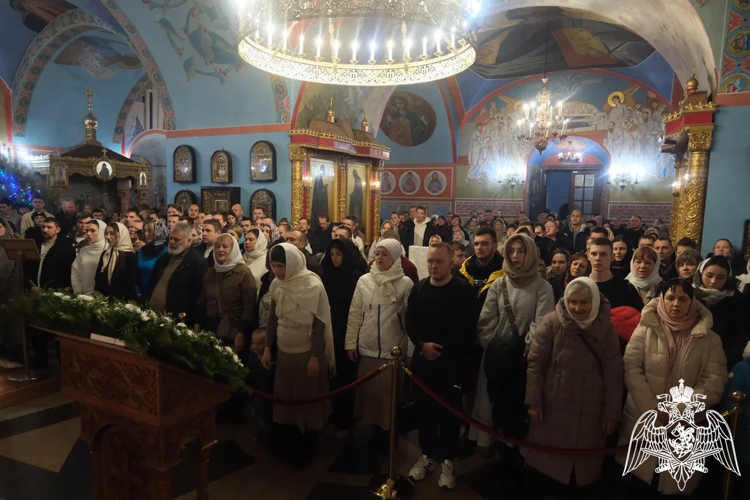 Астраханские росгвардейцы и их семьи встретили Крещение Господне в Успенском соборе 