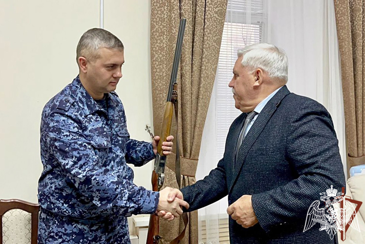 В ЮЖНОМ ОКРУГЕ РОСГВАРДИИ ПОДРАЗДЕЛЕНИЯ ГОСУДАРСТВЕННОГО КОНТРОЛЯ И ЛИЦЕНЗИОННО-РАЗРЕШИТЕЛЬНОЙ РАБОТЫ ОТМЕТИЛИ ПРОФЕССИОНАЛЬНЫЙ ПРАЗДНИК