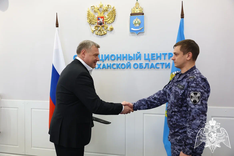 В преддверии Дня защитника Отечества губернатор Астраханской области наградил сотрудников Росгвардии