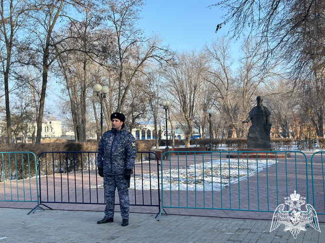 Росгвардейцы обеспечили безопасность мероприятий в День защитника Отечества в Астрахани 