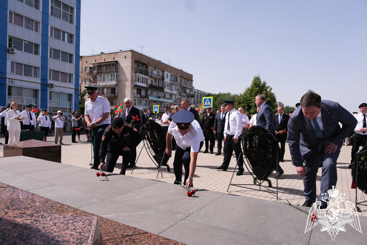 Росгвардейцы поздравили астраханских пограничников с профессиональным праздником