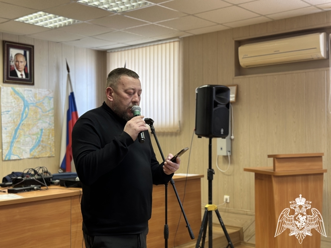 В преддверии Дня Победы астраханские волонтеры выступили для росгвардейцев — участников СВО
