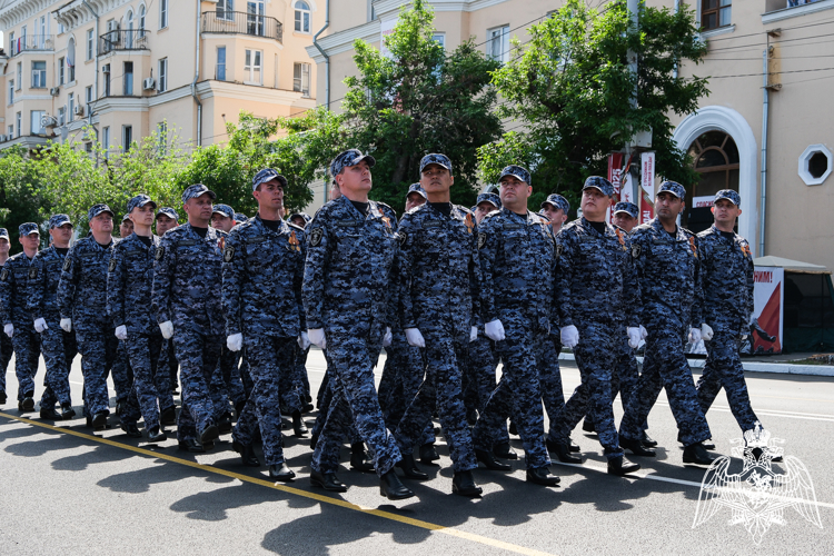 В День Победы росгвардейцы приняли участие в торжественном прохождении парадных расчётов в Астрахани