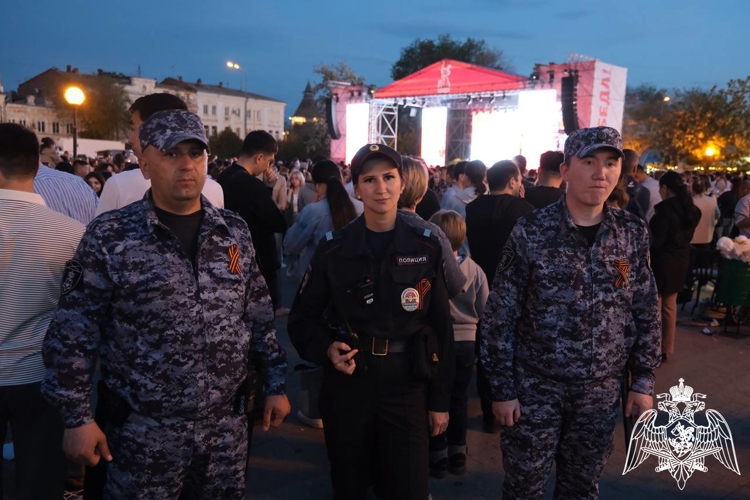 Более 170 росгвардейцев обеспечили безопасность во время празднования Дня Победы в Астрахани