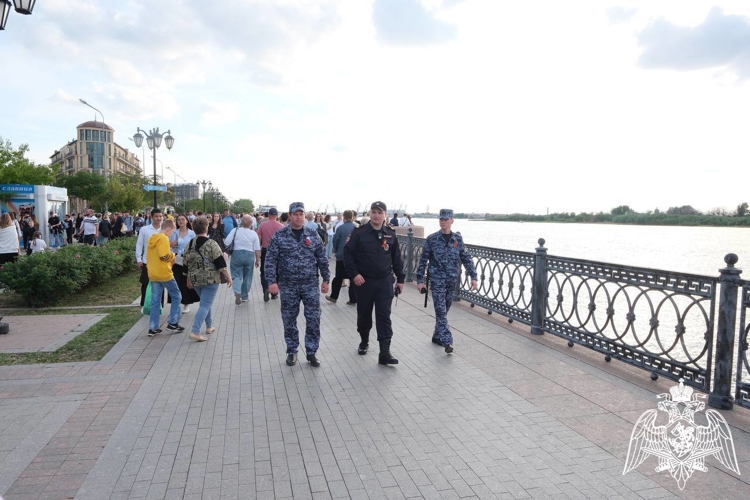 Более 170 росгвардейцев обеспечили безопасность во время празднования Дня Победы в Астрахани