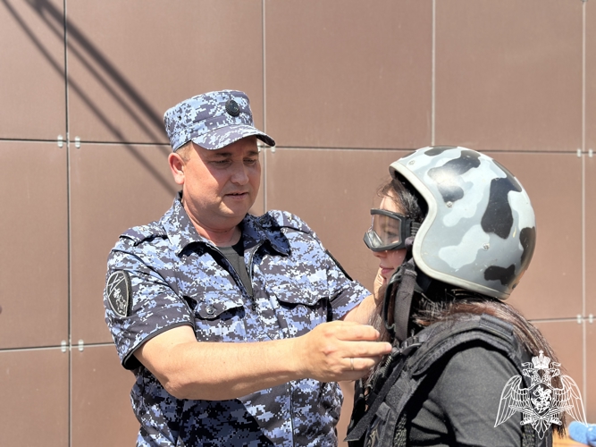 Акция «Каникулы с Росгвардией» прошла в Астрахани накануне дня защиты детей