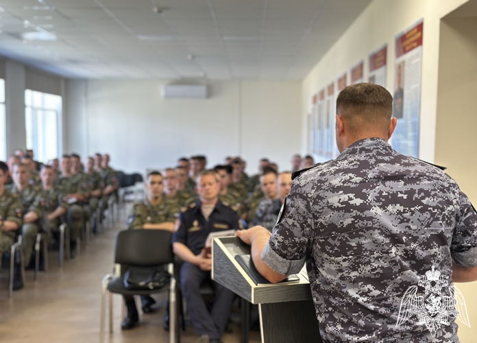 Офицеры Росгвардии пригласили на службу обучающихся военного центра Астраханского госуниверситета