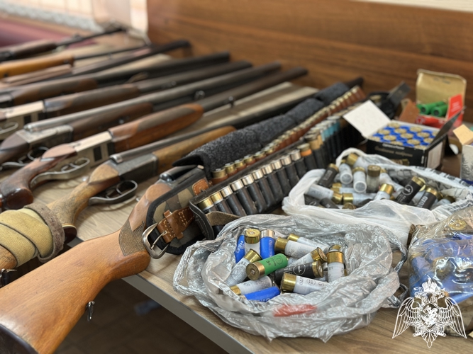 Росгвардейцы продолжают передавать в зону СВО добровольно сданное астраханцами оружие