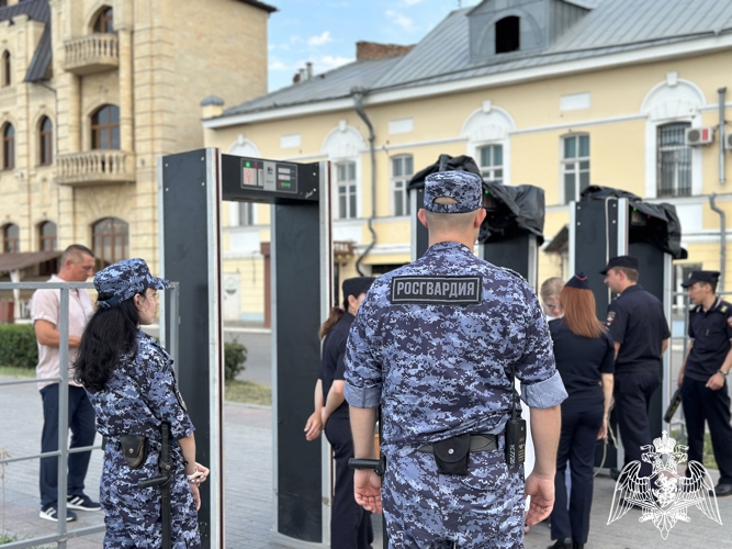 Более 40 росгвардейцев обеспечили безопасность празднования Дня рыбака в Астрахани
