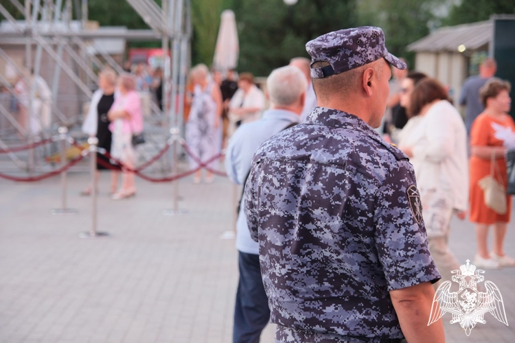 Росгвардейцы обеспечили безопасность проведения Международного фестиваля классического искусства в астраханском кремле