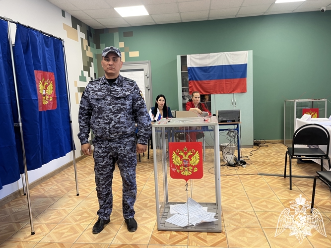 Росгвардейцы обеспечили правопорядок в ходе Единого дня голосования в Астраханской области