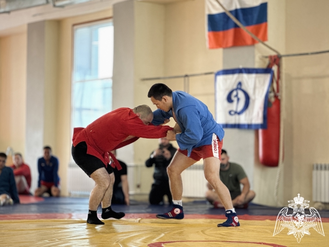 Астраханские росгвардейцы взяли золото на турнире по самбо 