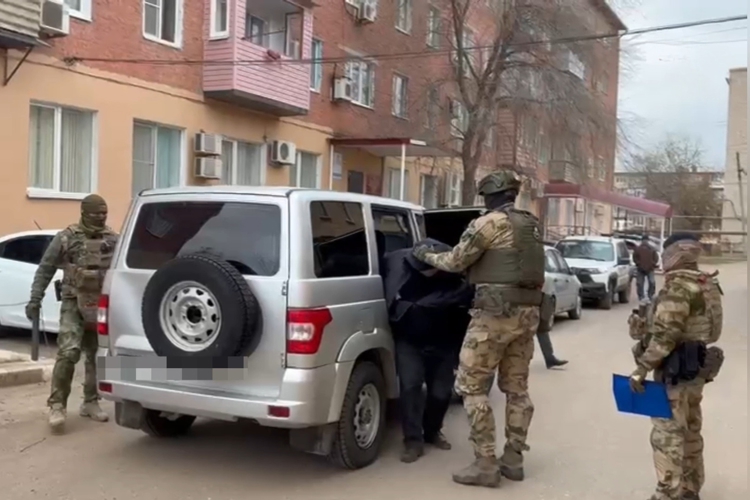 ПОДОЗРЕВАЕМЫЙ В МОШЕННИЧЕСТВЕ ЗАДЕРЖАН В АСТРАХАНИ ПРИ СИЛОВОЙ ПОДДЕРЖКЕ ОМОН РОСГВАРДИИ