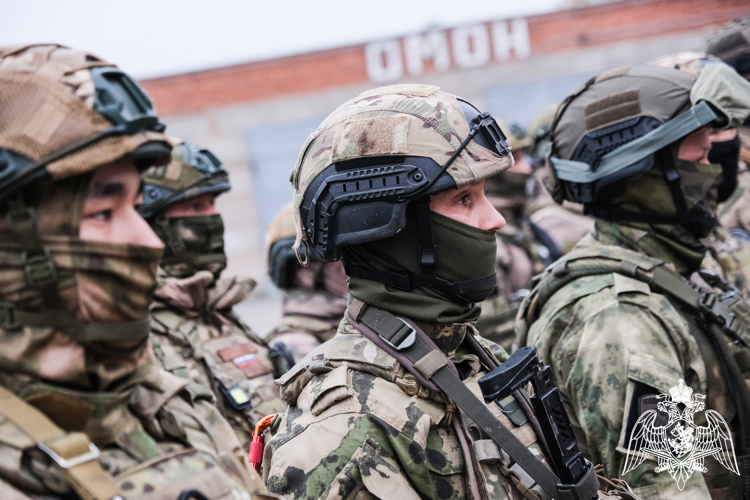 В Астрахани наградили отличившихся сотрудников спецподразделений Росгвардии — участников СВО