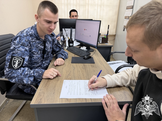 Росгвардия в Астрахани принимает гражданское оружие на нужды СВО
