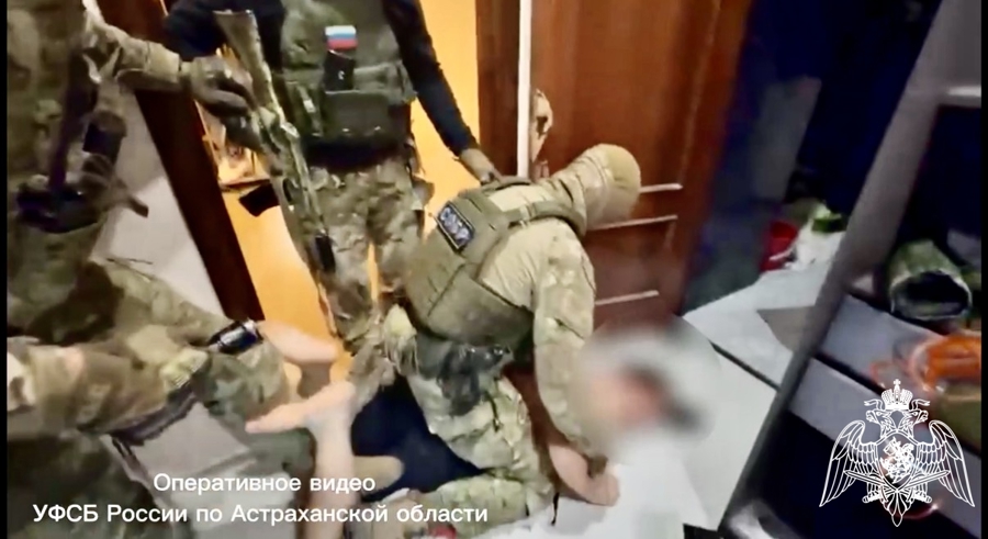 Спецподразделения Росгвардии задержали в Астрахани подозреваемых в незаконной банковской деятельности