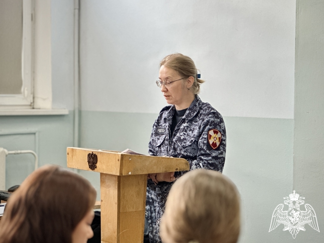 Росгвардейцы пригласили студентов астраханского колледжа на службу в ведомство