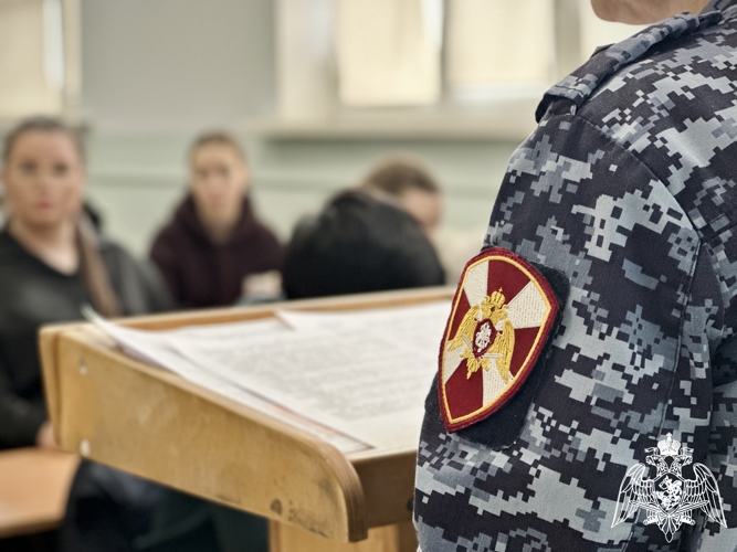 Росгвардейцы пригласили студентов астраханского колледжа на службу в ведомство