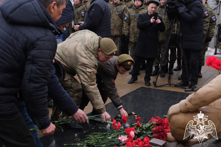 Представители Росгвардии почтили память воинов-интернационалистов в Астрахани