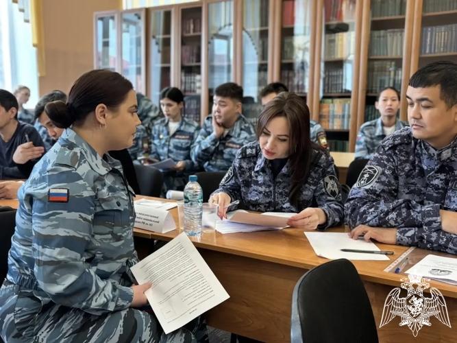 Росгвардейцы пригласили на службу студентов средних и высших учебных заведений Астрахани