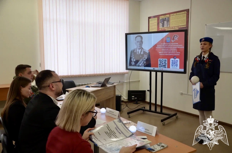 Офицеры Росгвардии вошли в жюри юнармейских конкурсов в Астрахани